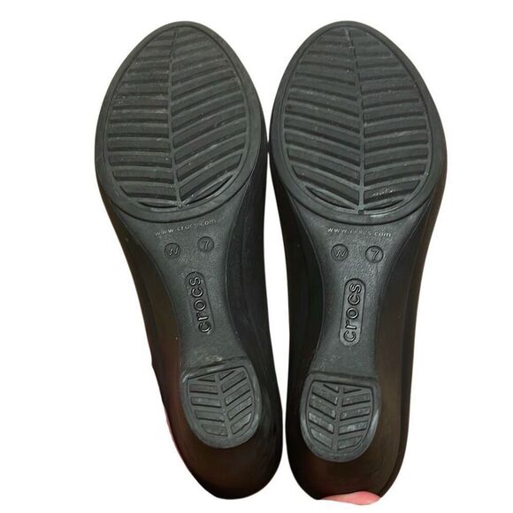 CROCS WOMEN'S LINA WEDGE ROUND TOE SLIP-ON PUMPS SIZE W7 - Picture 7 of 9